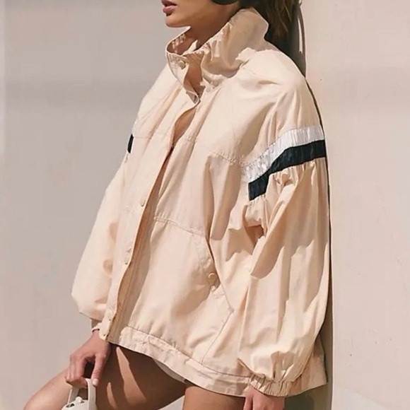 Free People FP Movement On the Go Windbreaker Size XL Activewear Jacket NWT - Picture 2 of 4